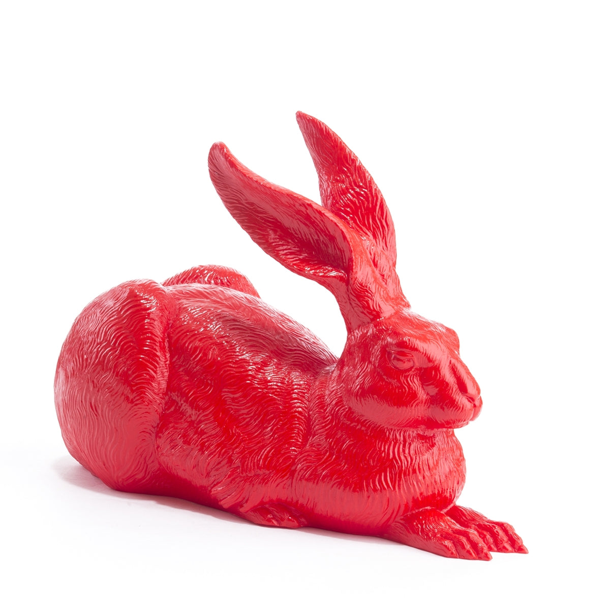 Rote Skulptur des Dürer-Hasen von Ottmar Hörl, moderne Interpretation des berühmten Feldhasen von Albrecht Dürer, farbige Kunststofffigur