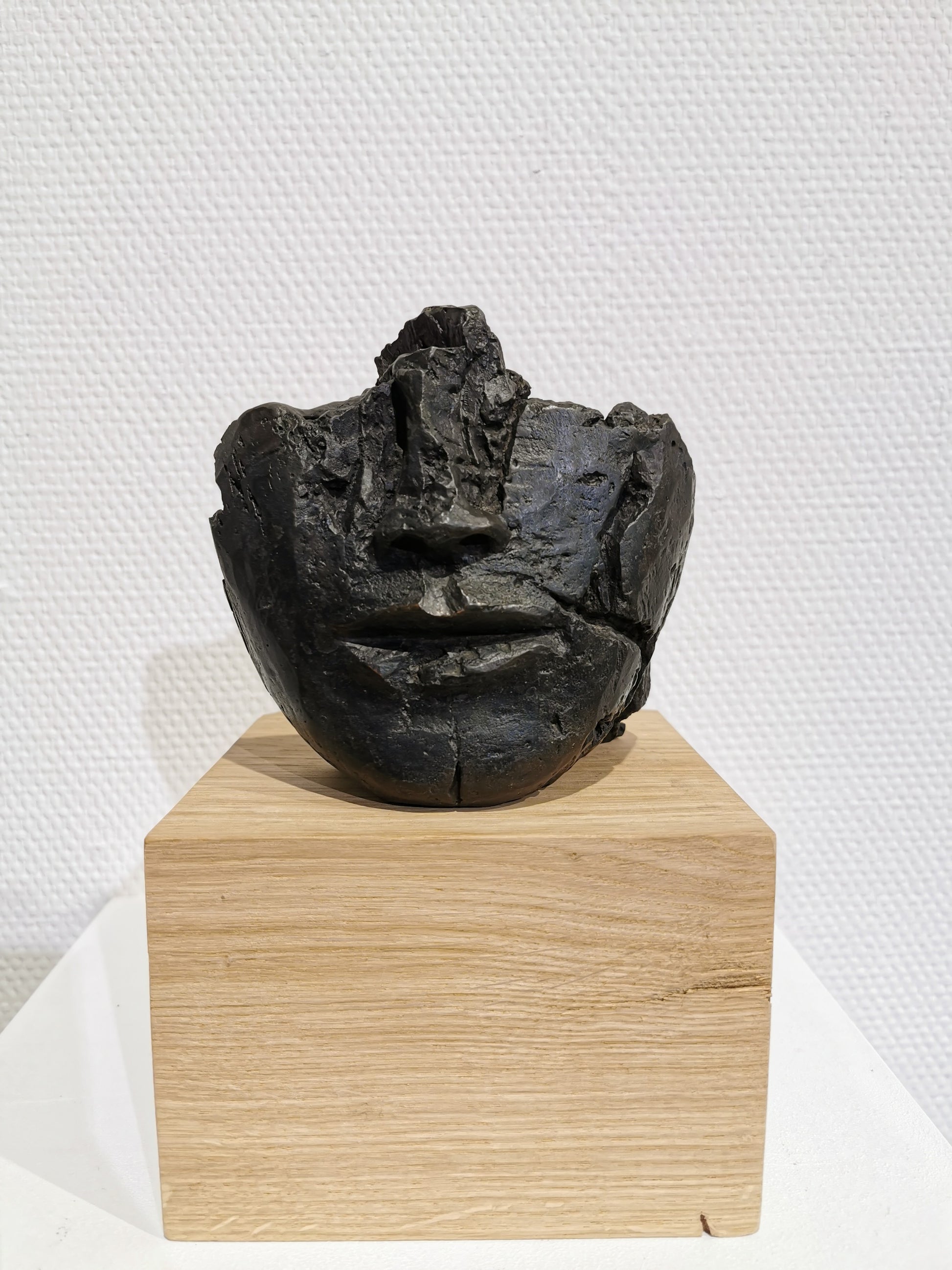 Dietrich Klinge: Kopf 349 (Bronze) mit Eichensockel