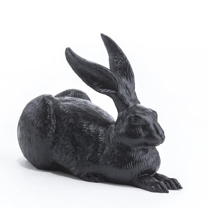 Schwarze Skulptur des Dürer-Hasen von Ottmar Hörl, moderne Interpretation des berühmten Feldhasen von Albrecht Dürer, farbige Kunststofffigur